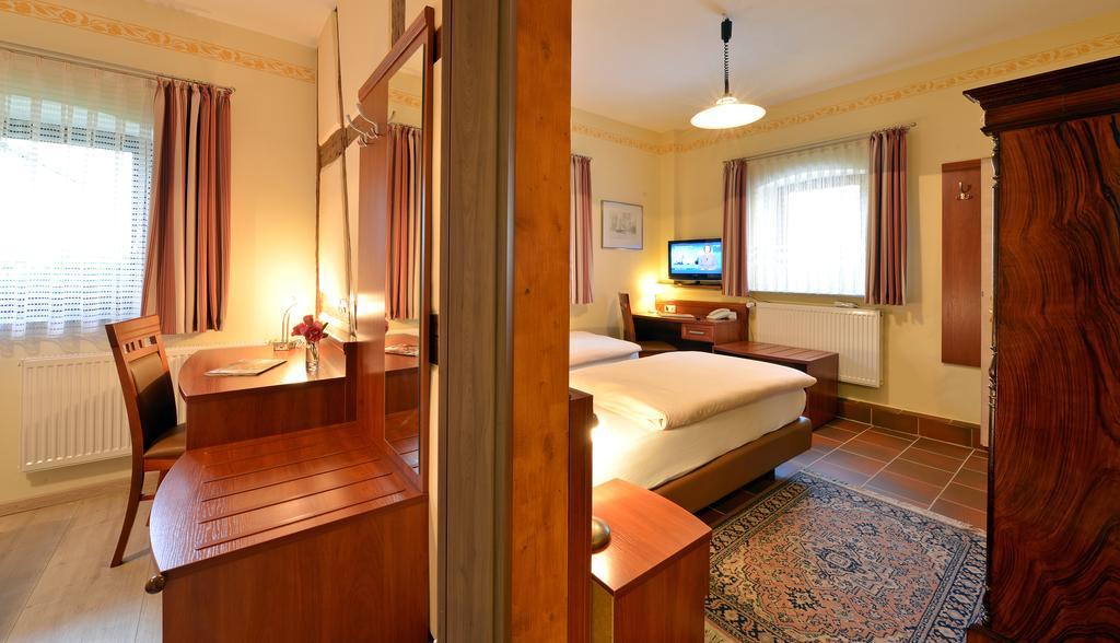 Landhotel Schwarzes Ross Steinsfeld Pokoj fotografie