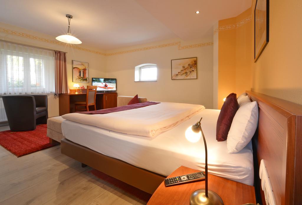 Landhotel Schwarzes Ross Steinsfeld Exteriér fotografie